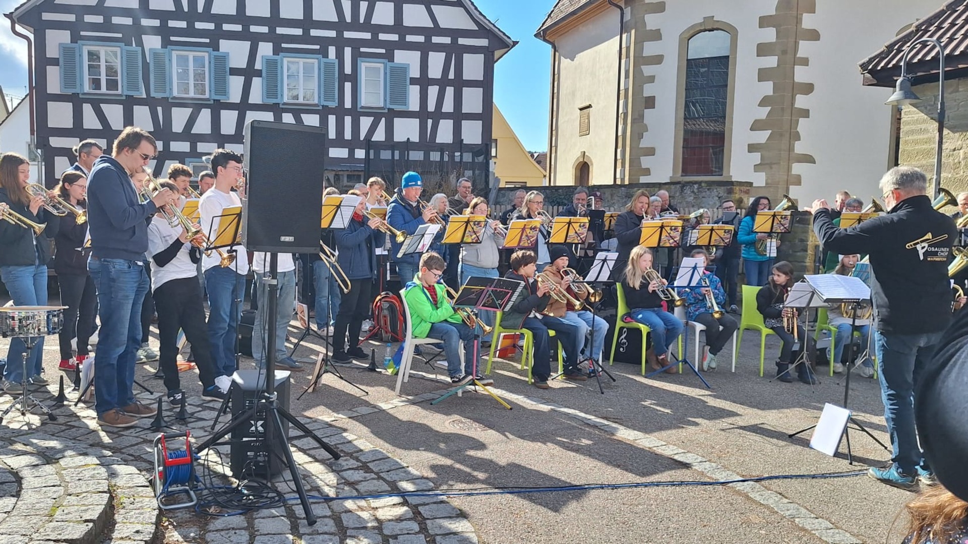 Schlussblasen vor der Täufer-Johannes-Kirche